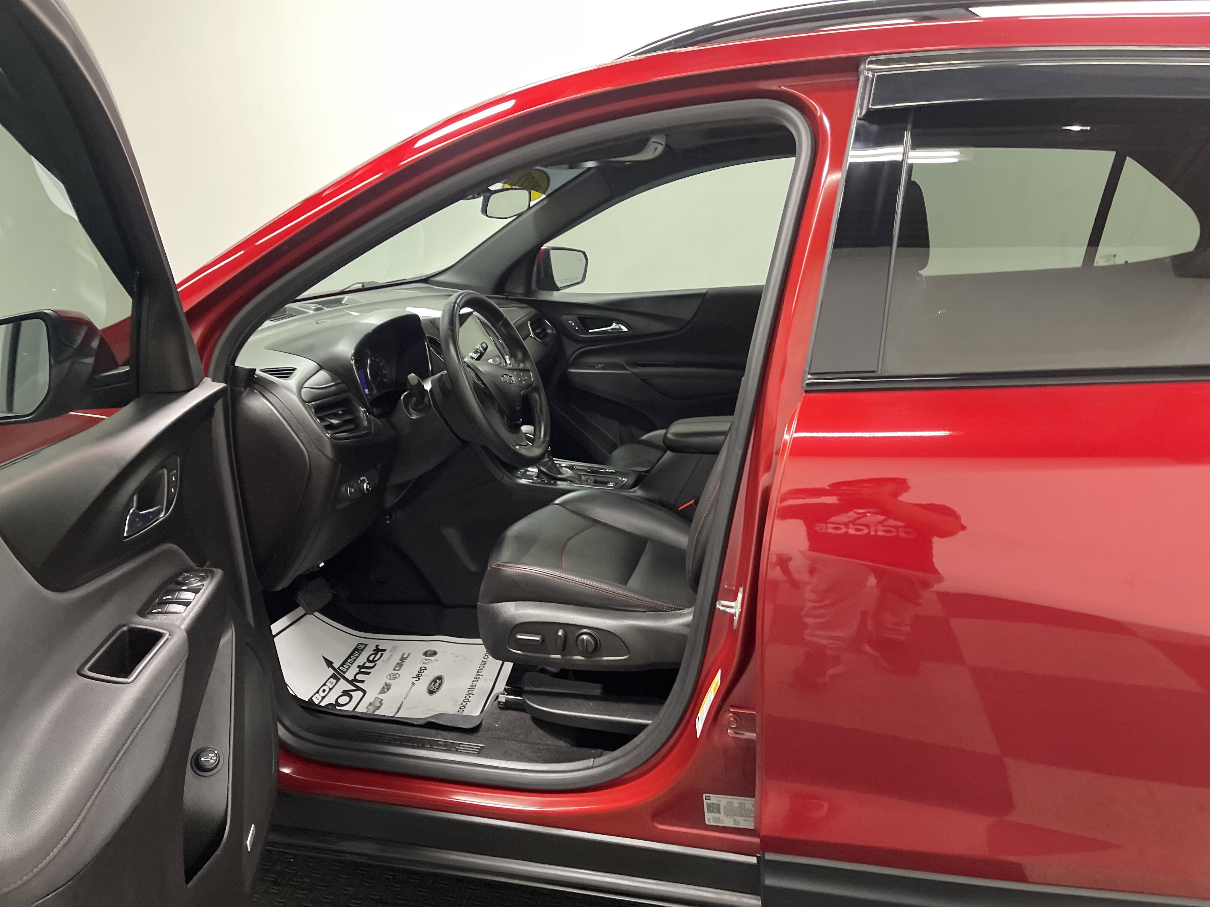 Used 2022 Chevrolet Equinox RS w/ RS Leather Package image 9