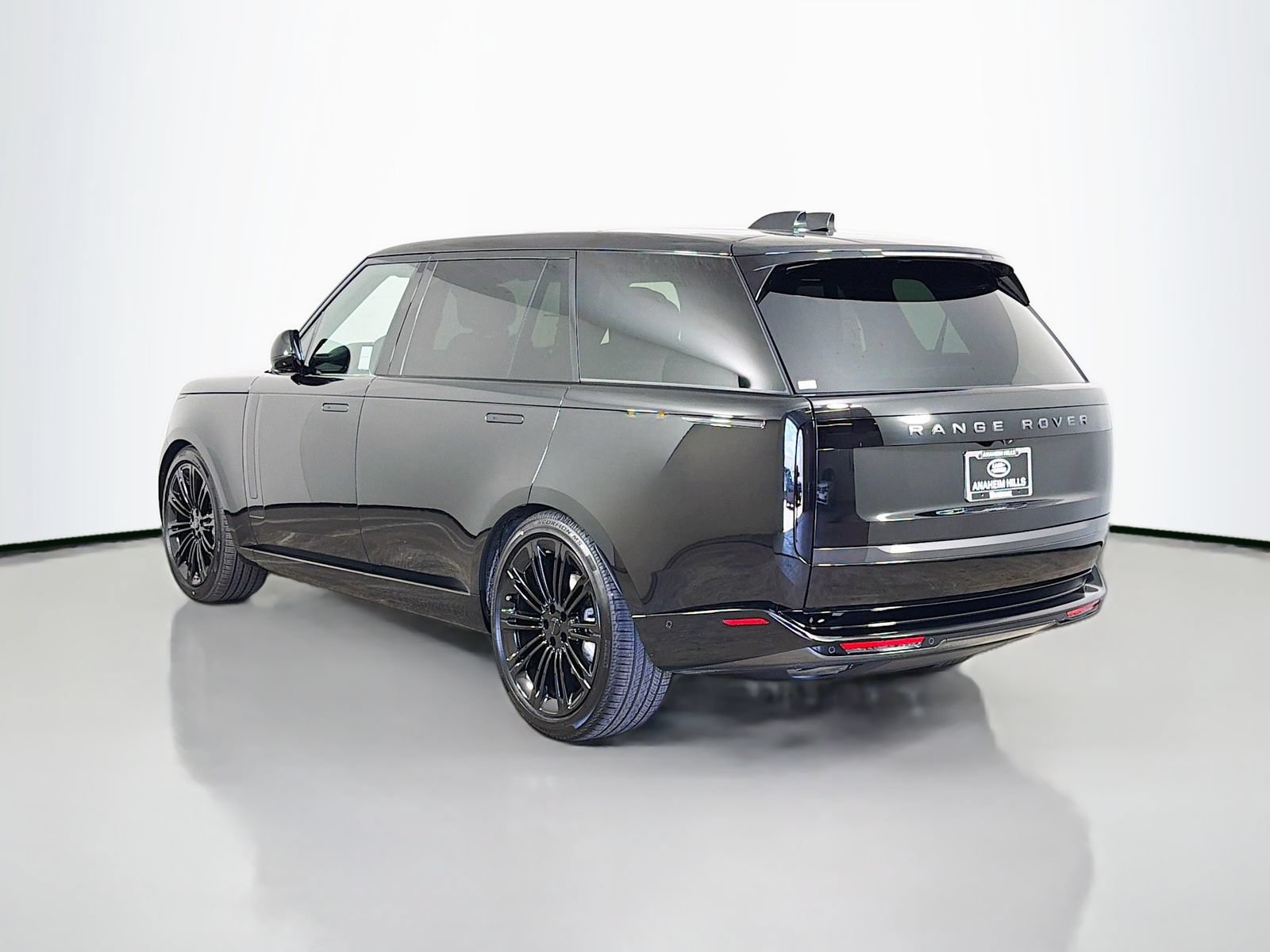 New 2026 Land Rover Range Rover Long Wheelbase SE AWD/4WD image 3
