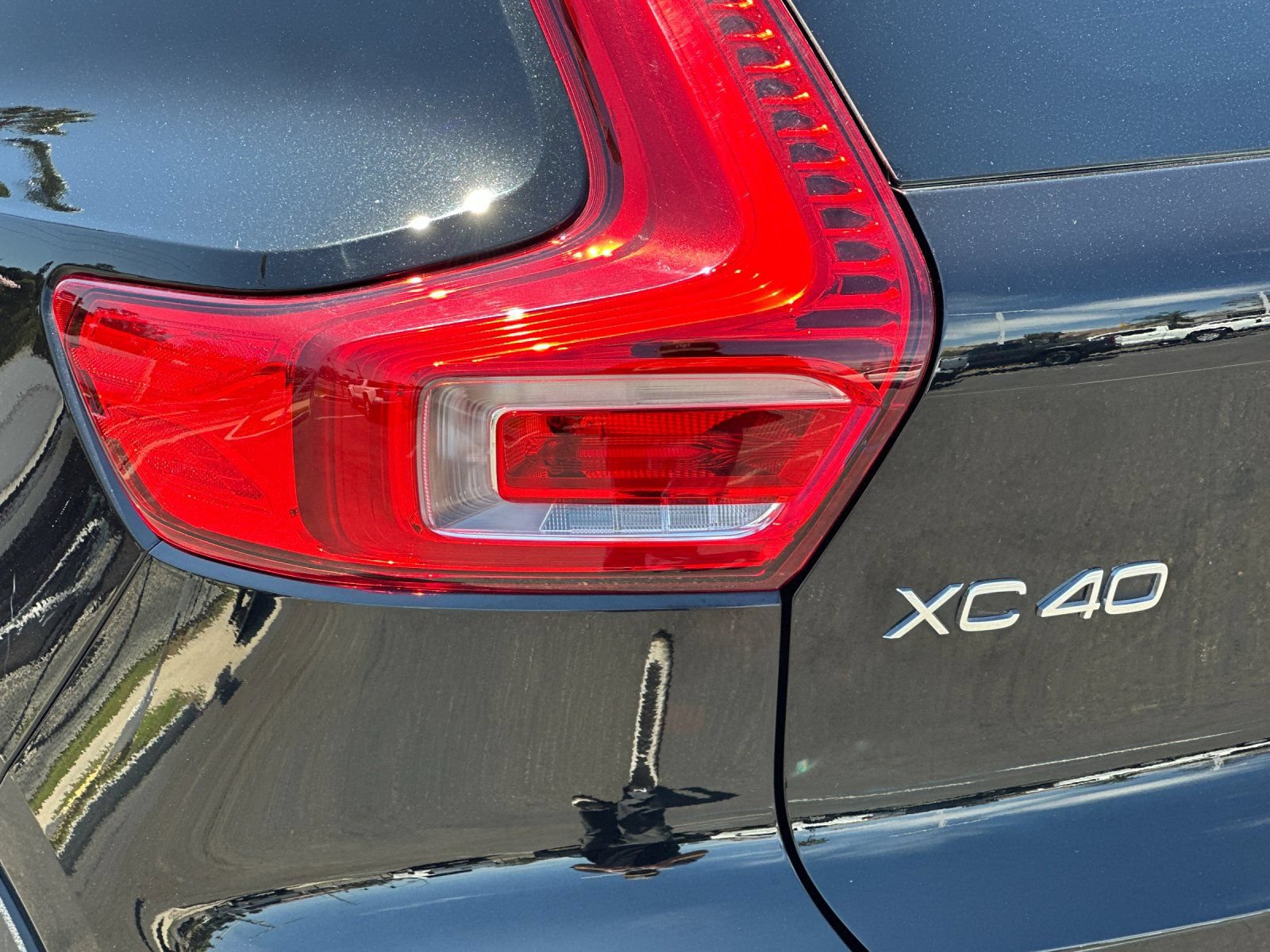 Used 2025 Volvo XC40 B5 Plus AWD/4WD image 26