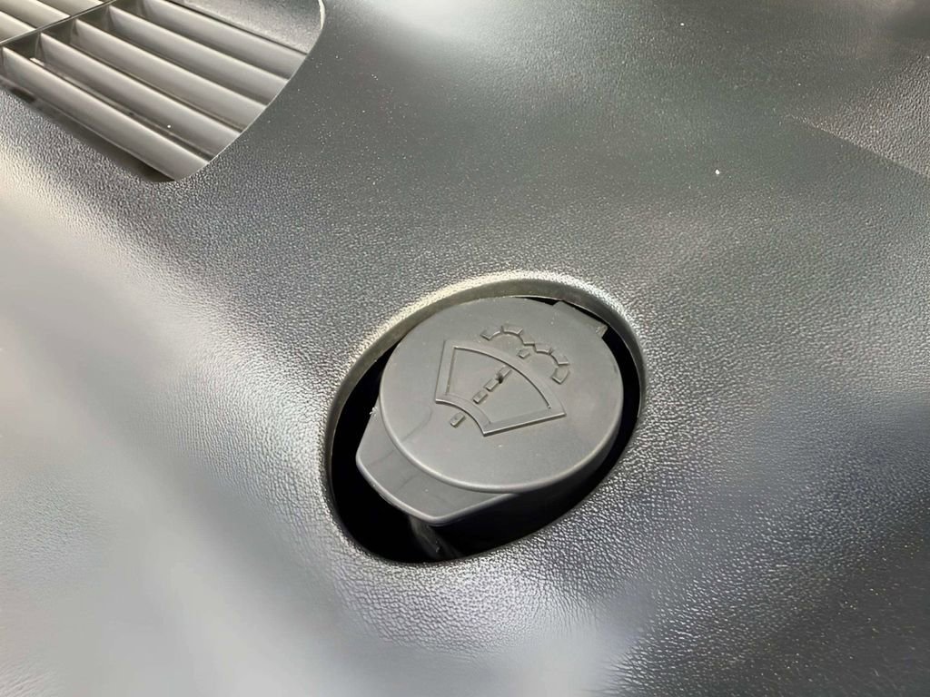 Used 2022 Tesla Model Y Long Range AWD/4WD image 34