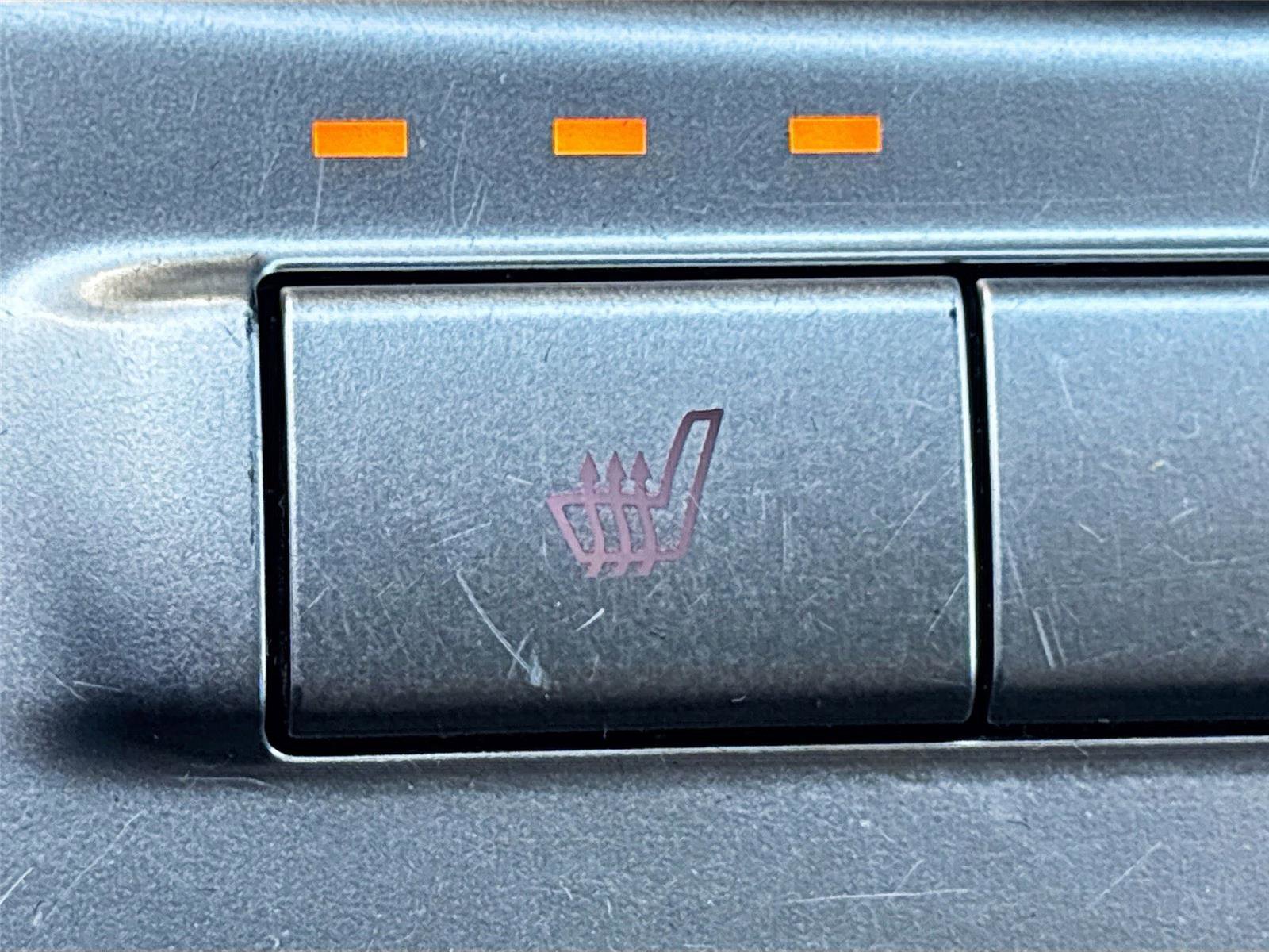 Used 2025 Kia Carnival FWD image 20