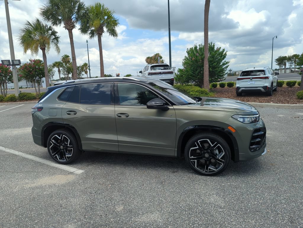 New 2026 Volkswagen Tiguan SEL R-Line AWD/4WD image 2
