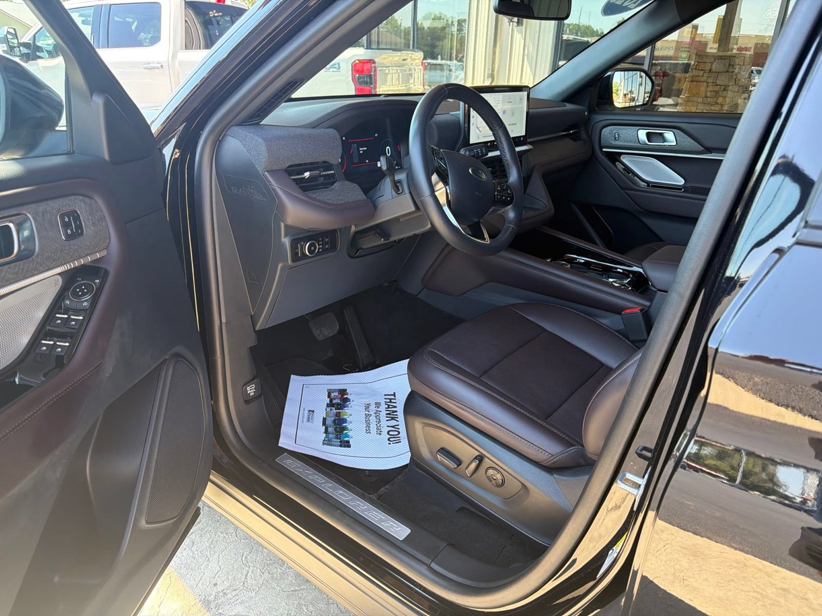Used 2025 Ford Explorer Platinum AWD/4WD image 9