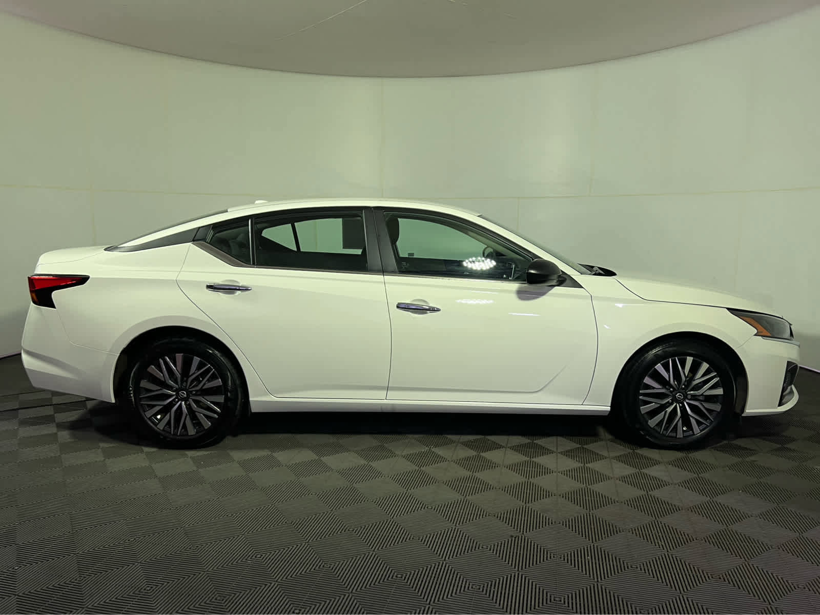 Certified 2025 Nissan Altima 2.5 SV image 8