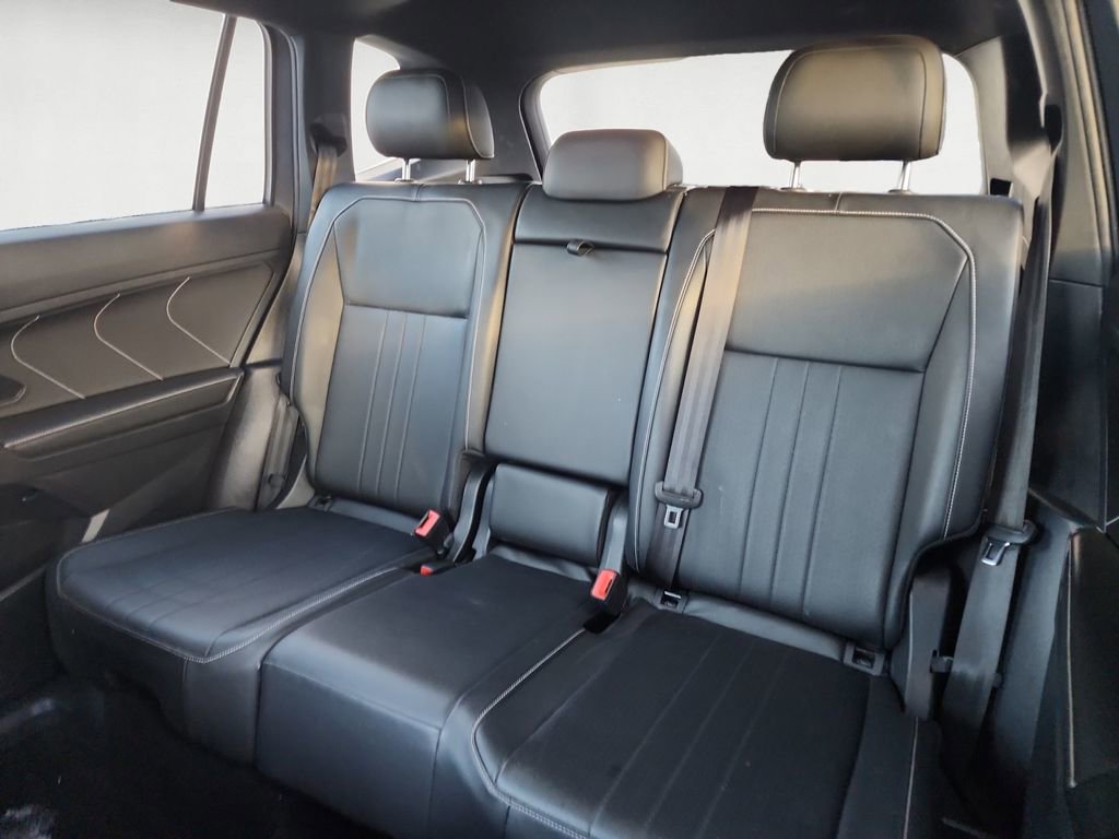 Used 2022 Volkswagen Tiguan SE R-Line image 13