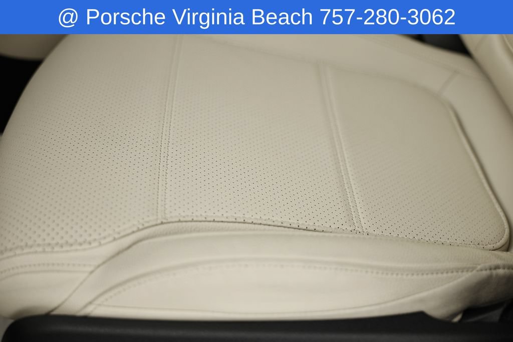 Used 2025 Mercedes-Benz GLC 300 4MATIC image 27