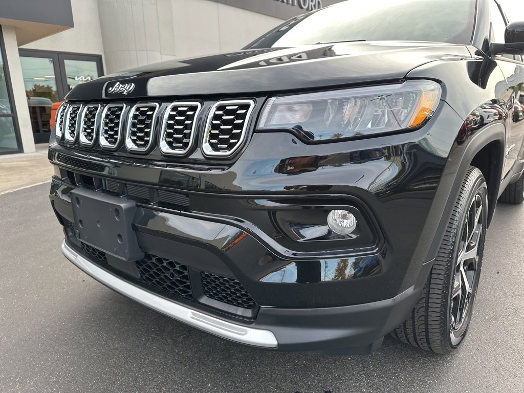 Used 2024 Jeep Compass Limited image 13