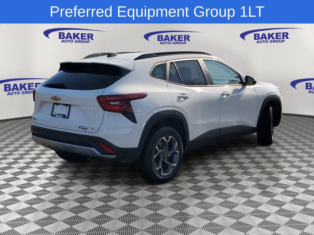Certified 2024 Chevrolet Trax LT FWD image 2