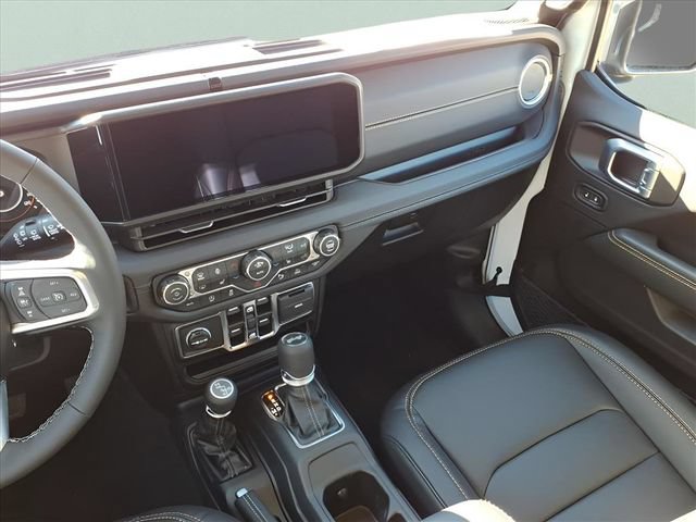New 2026 Jeep Wrangler Unlimited Sahara AWD/4WD image 16