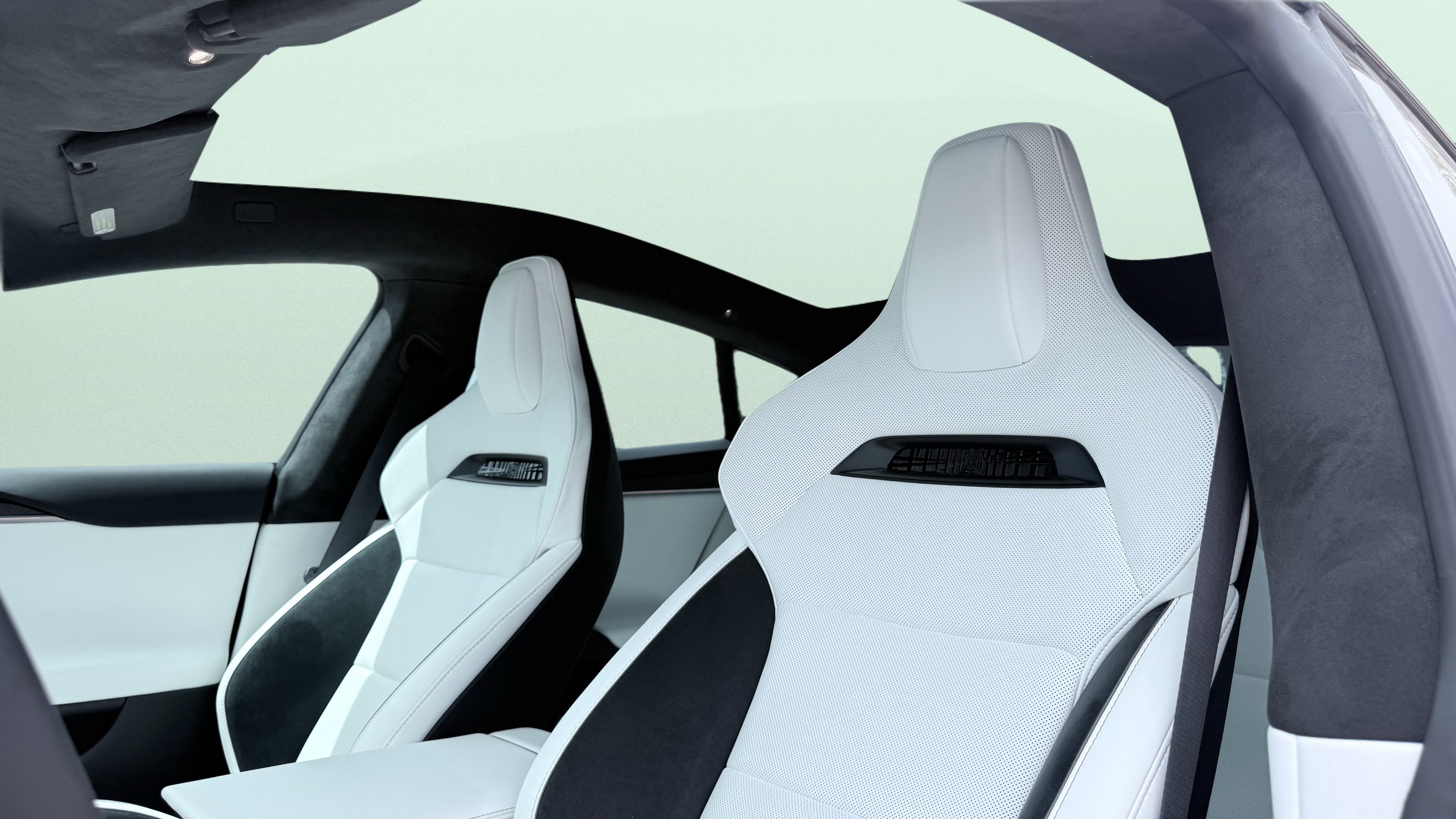 Used 2026 Tesla Model S Plaid AWD/4WD image 29