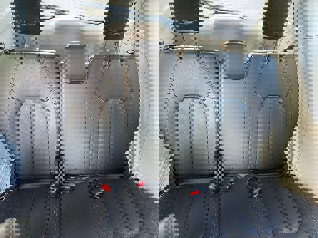 Used 2021 Chrysler Pacifica Touring-L image 12