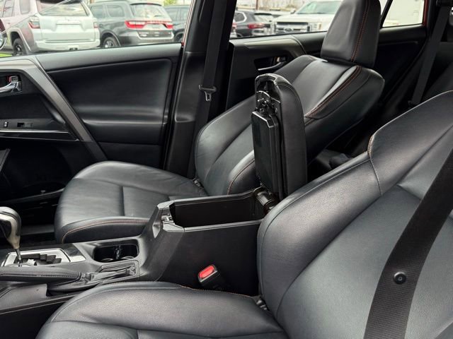Used 2016 Toyota RAV4 SE image 31