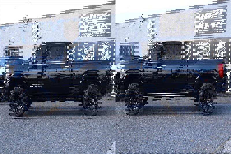 Used 2025 GMC Sierra 3500 Denali Ultimate image 2