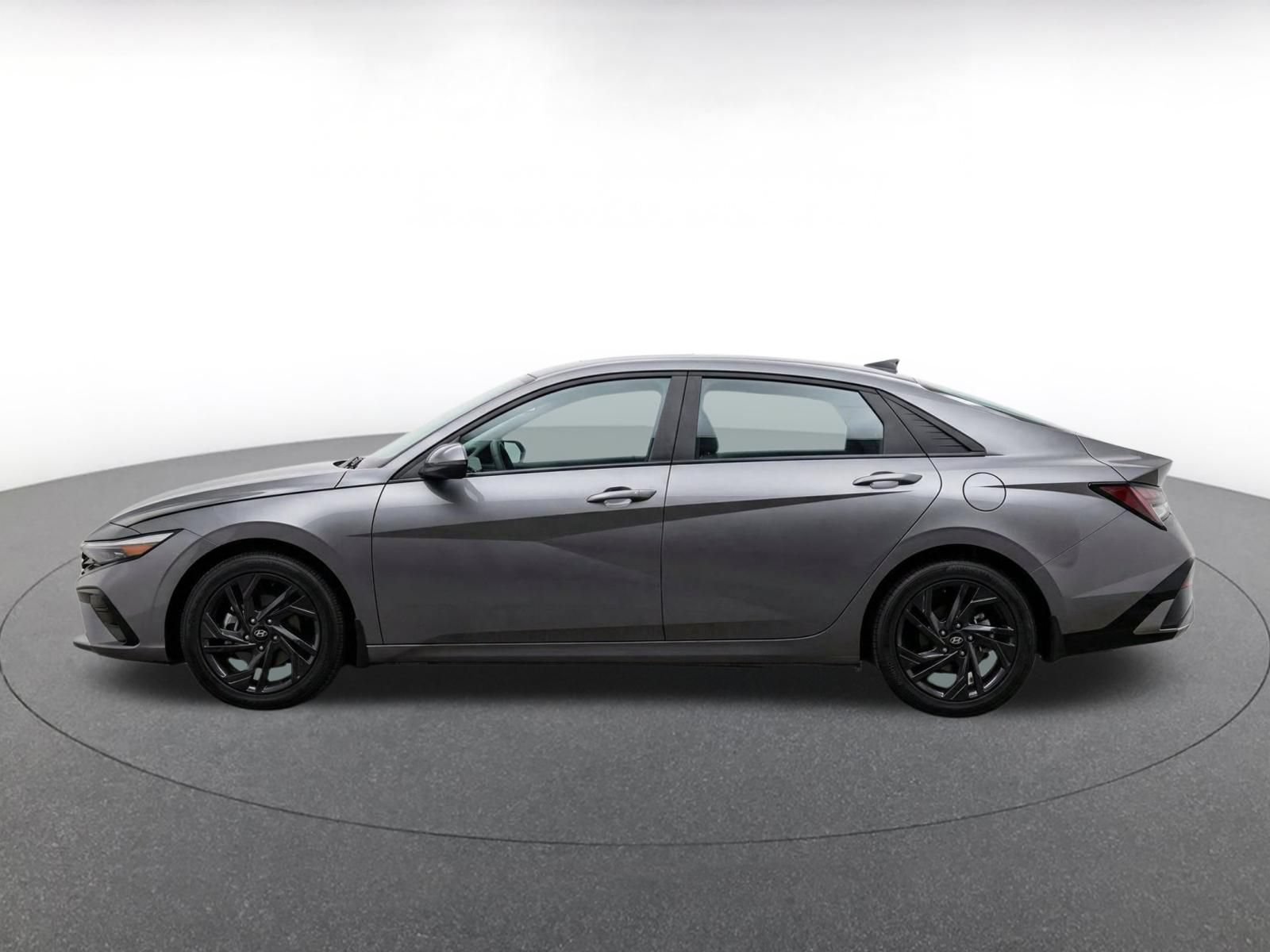 Used 2026 Hyundai Elantra Sport FWD image 5