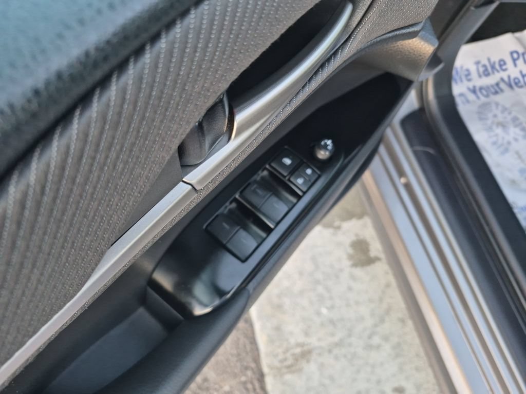 Used 2025 Toyota Camry SE FWD image 11