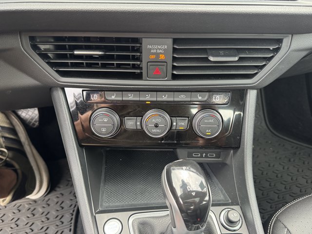 Used 2023 Volkswagen Jetta SE w/ Panoramic Sunroof Package FWD image 20