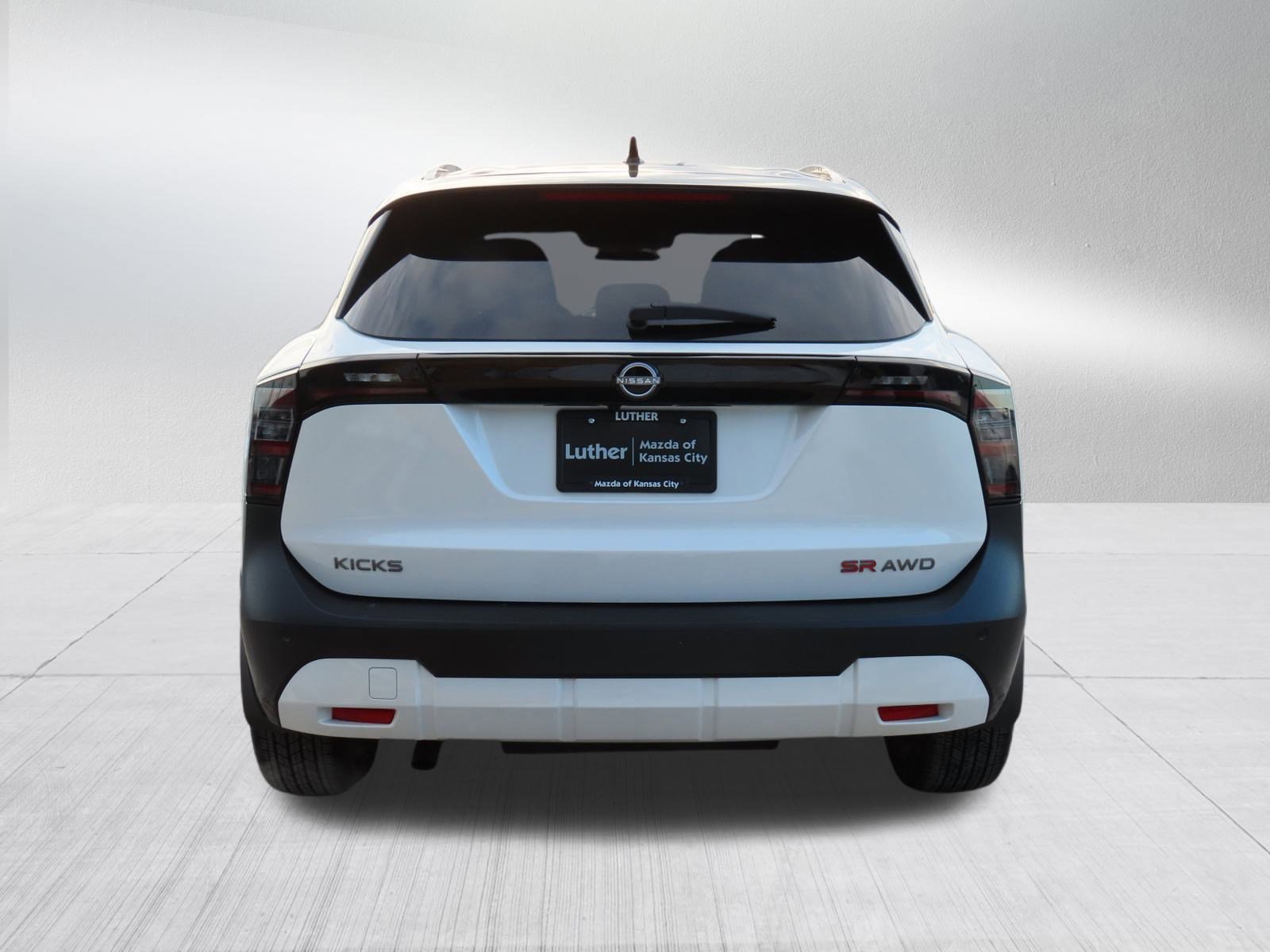 Used 2025 Nissan Kicks SR w/ SR Premium Package image 6