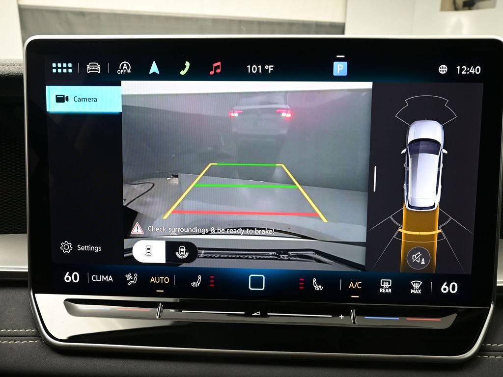 Used 2025 Volkswagen Tiguan SE image 12