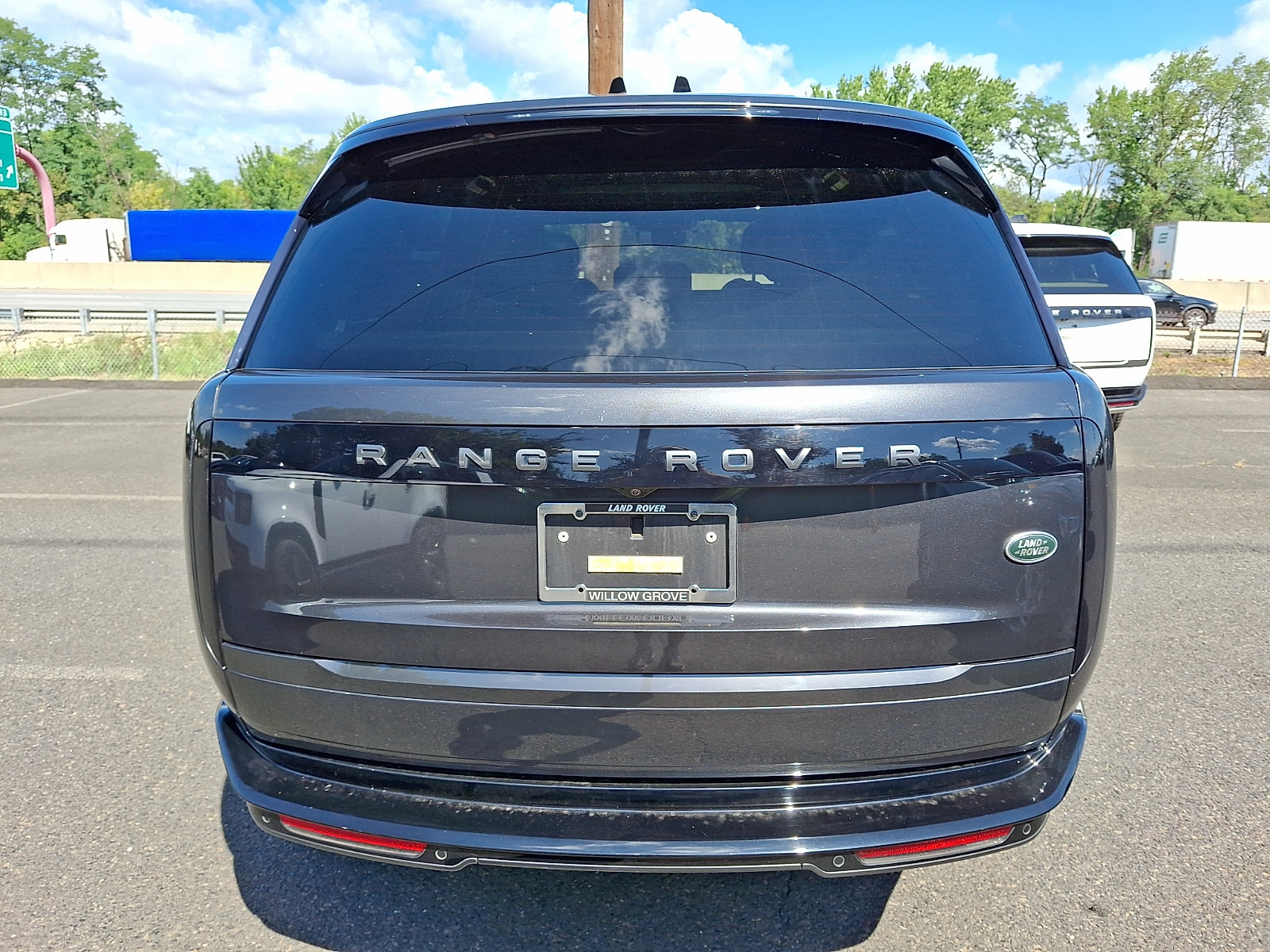 Used 2023 Land Rover Range Rover SE AWD/4WD image 4