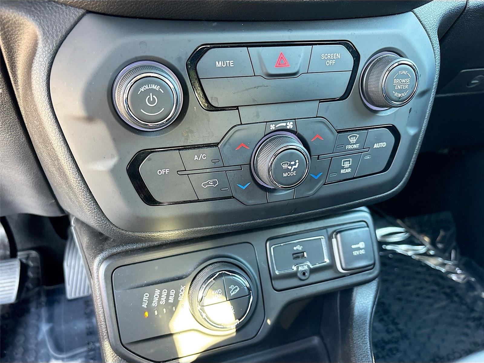 Used 2018 Jeep Renegade Trailhawk image 19