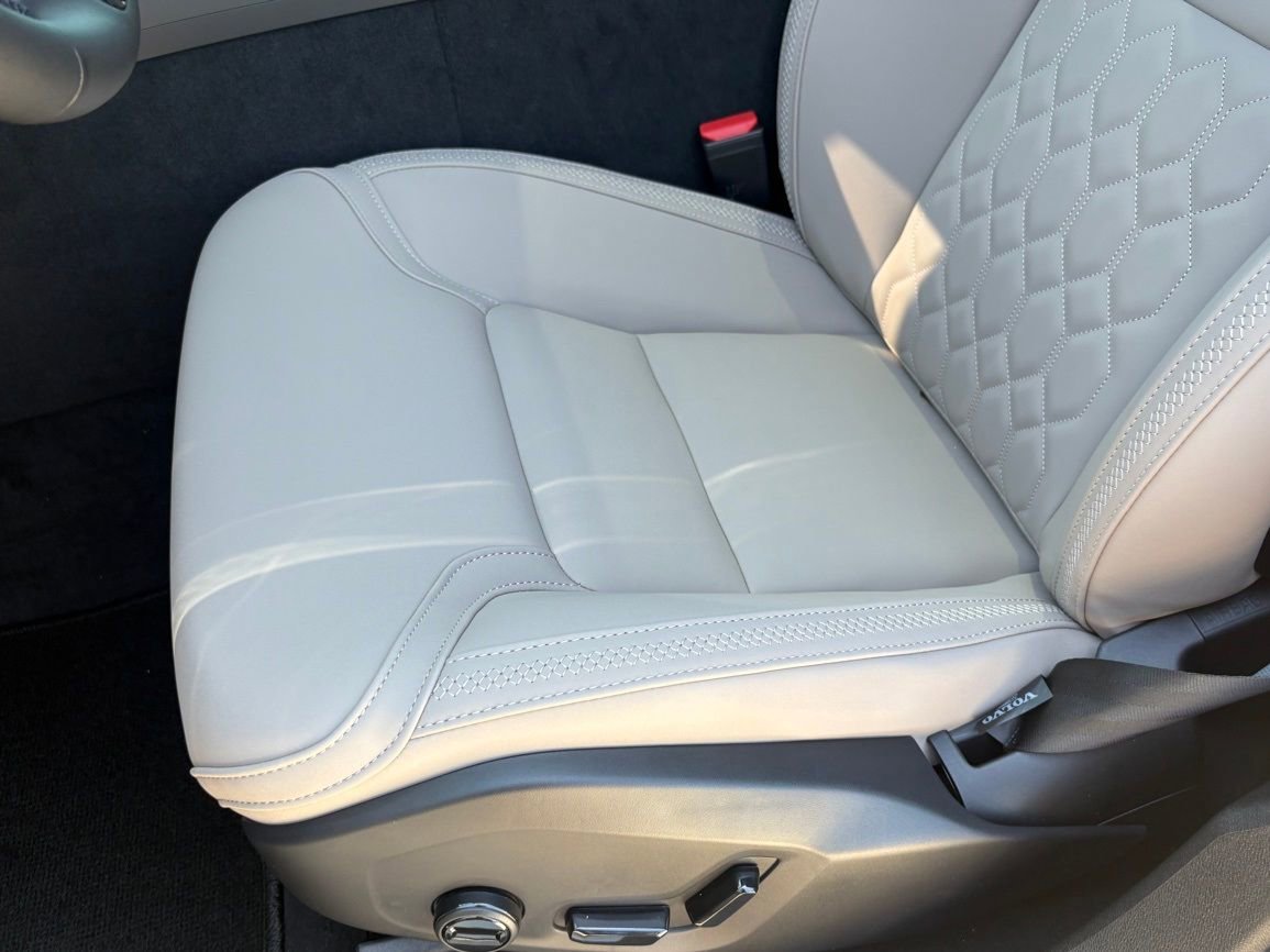 New 2026 Volvo XC60 B5 Plus w/ Protection Package Premier AWD/4WD image 19