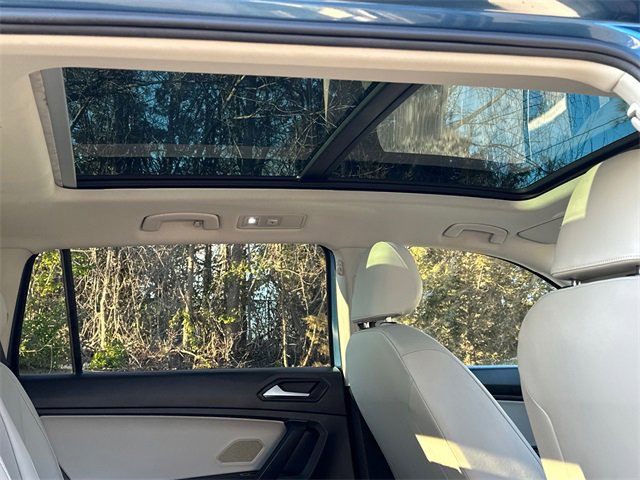 Used 2019 Volkswagen Tiguan SE w/ Panoramic Sunroof Package image 14