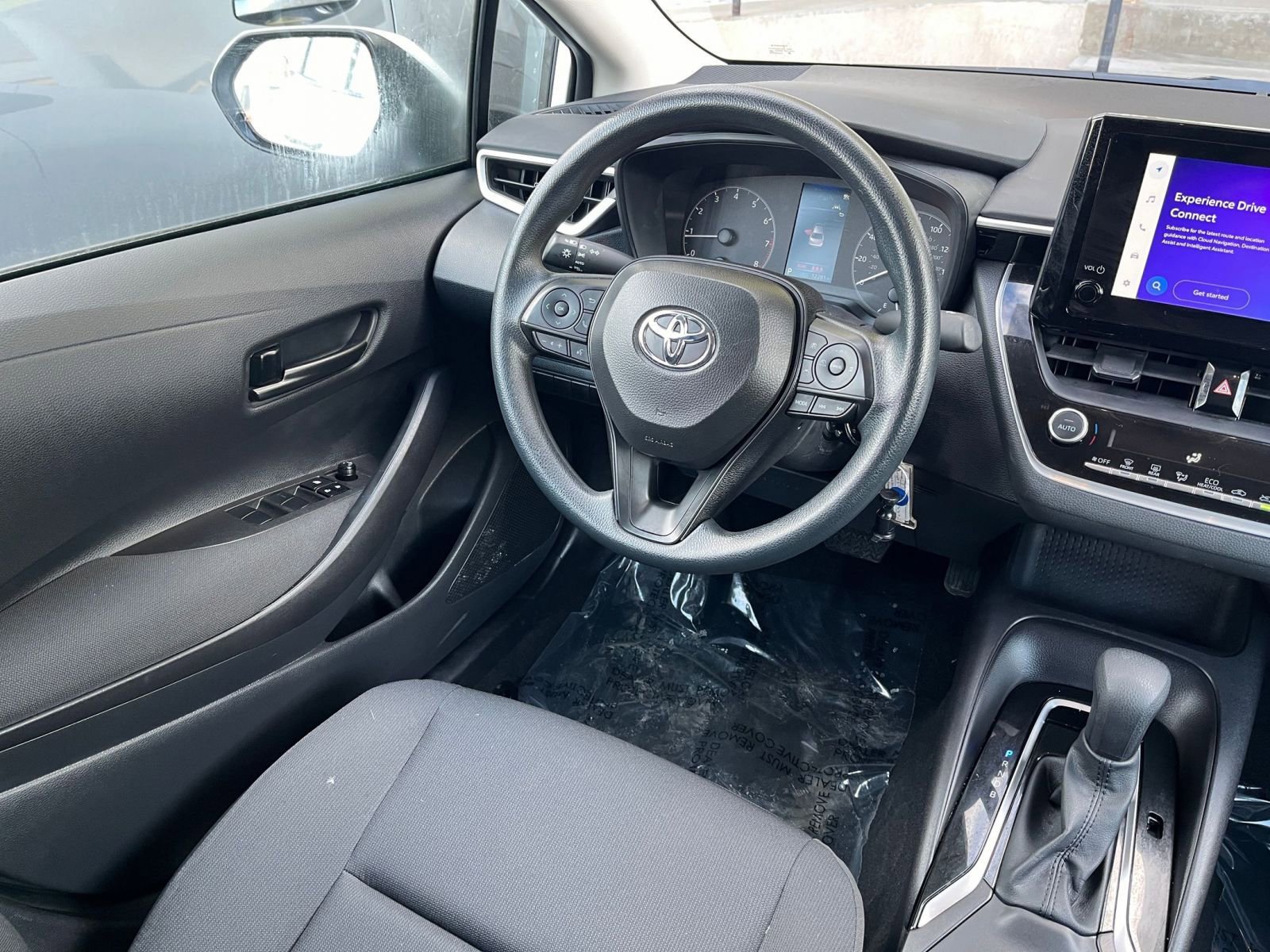 Used 2025 Toyota Corolla LE image 30