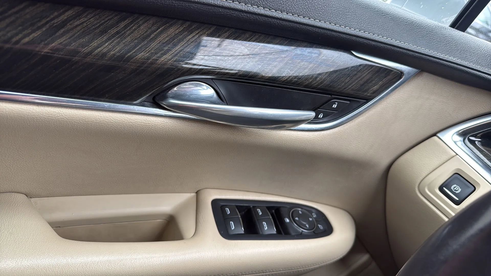 Used 2017 Cadillac XT5 FWD image 22