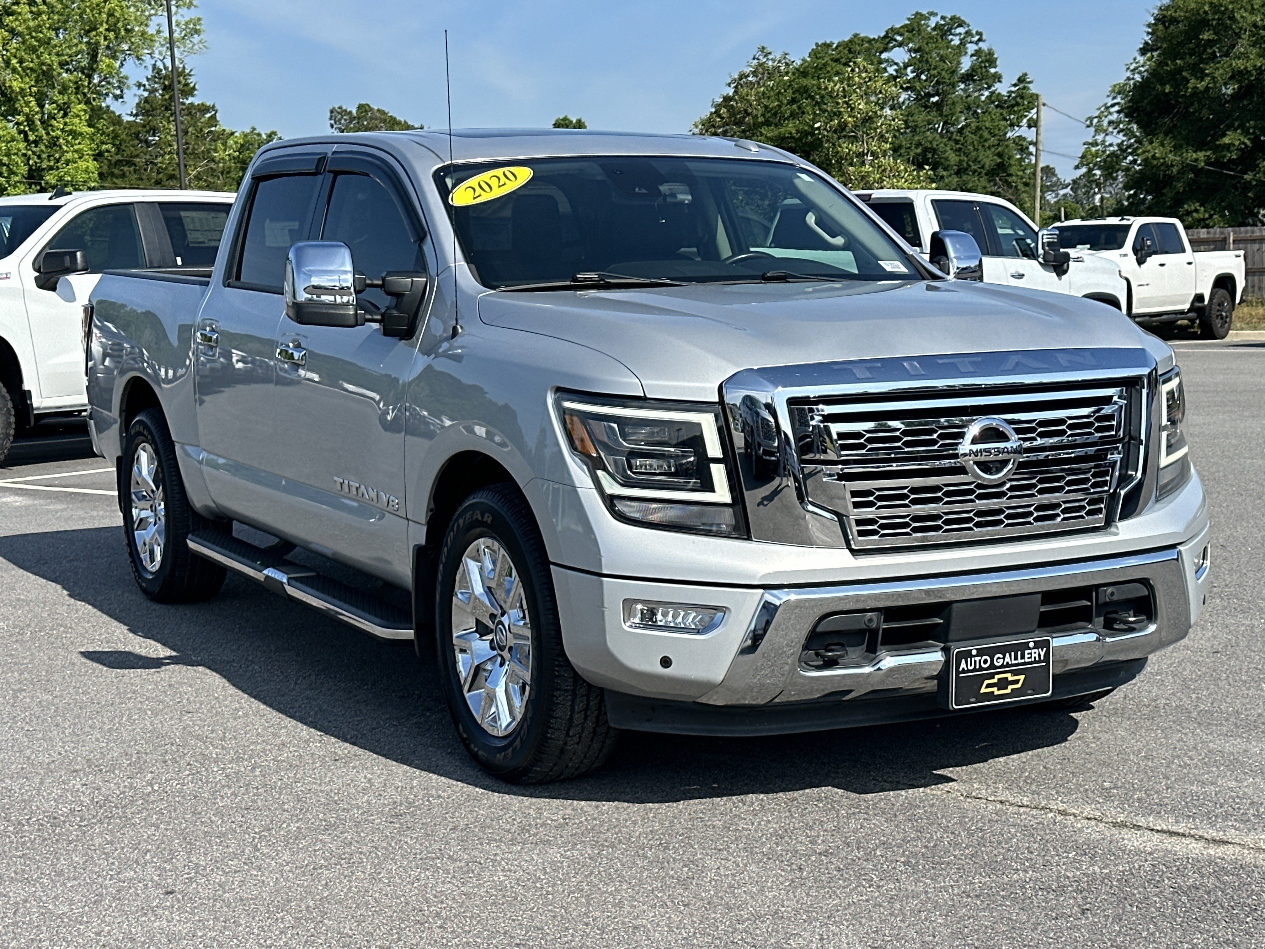 Used 2020 Nissan Titan SL w/ Moonroof Package RWD image 3
