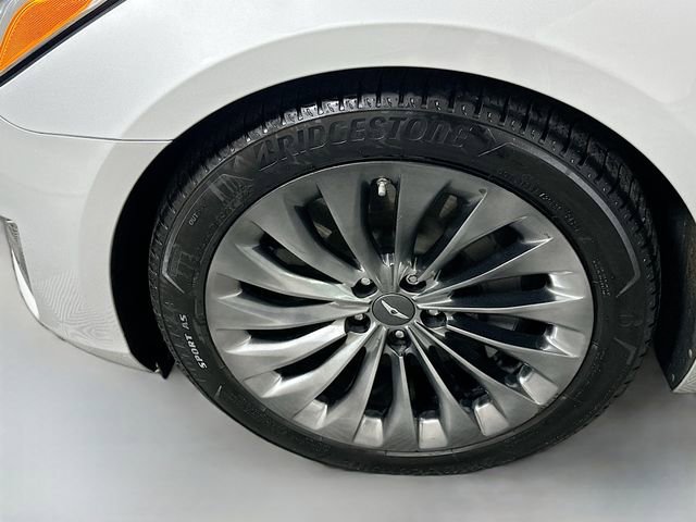 Used 2017 Genesis G90 3.3T Premium image 32