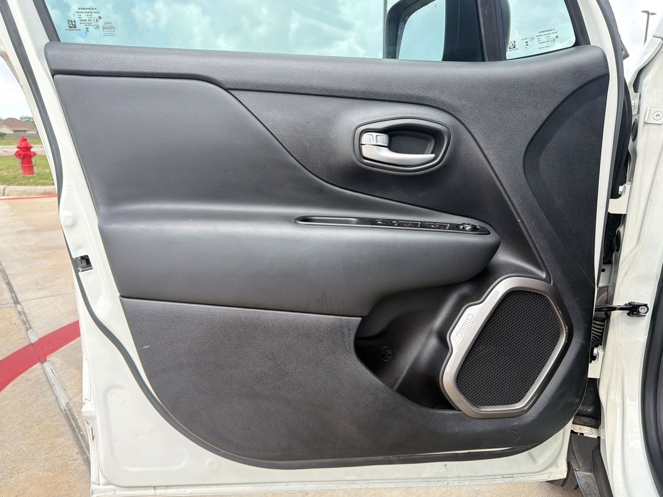 Used 2023 Jeep Renegade Latitude AWD/4WD image 21
