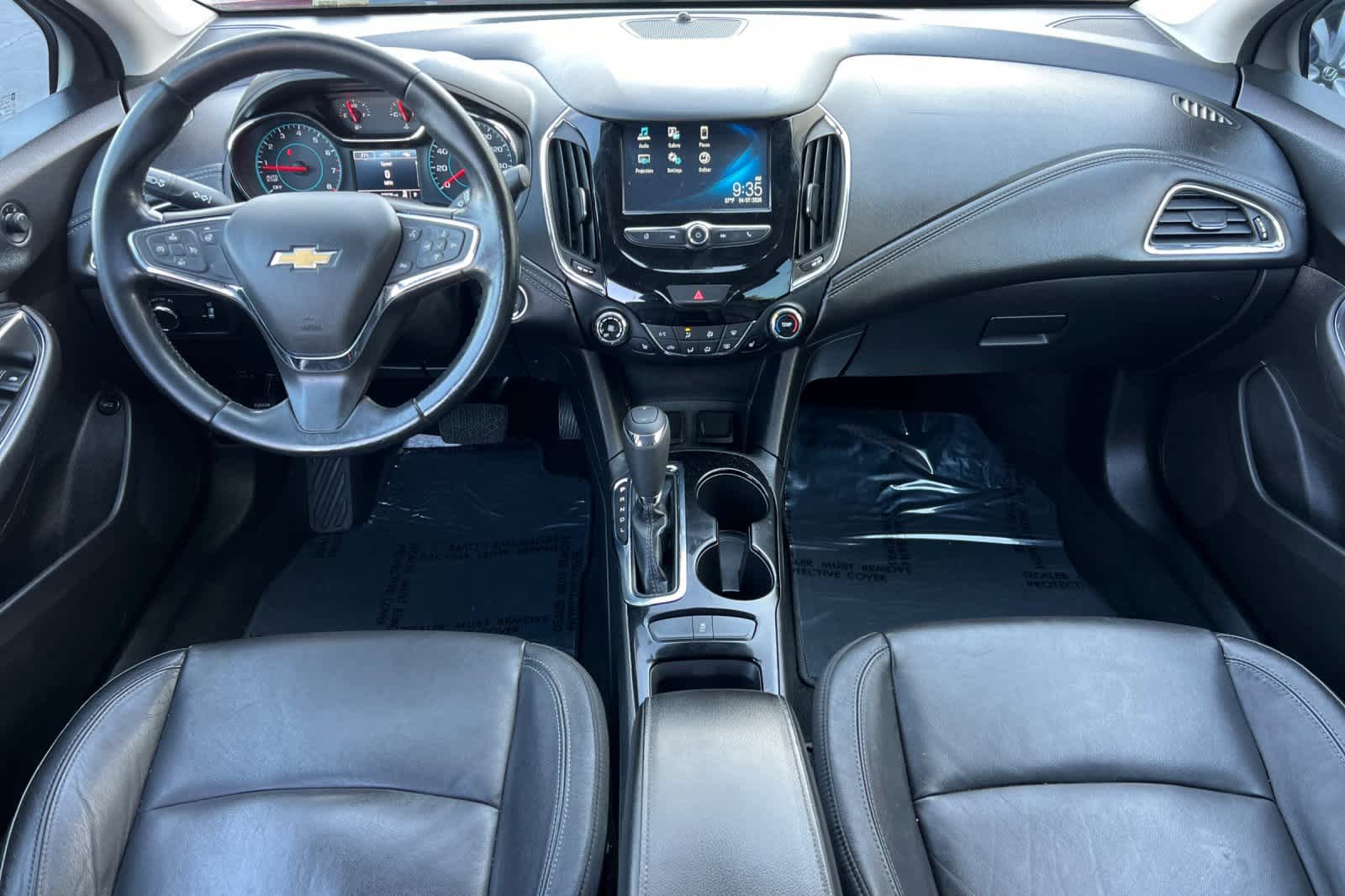 Used 2018 Chevrolet Cruze Premier FWD image 3