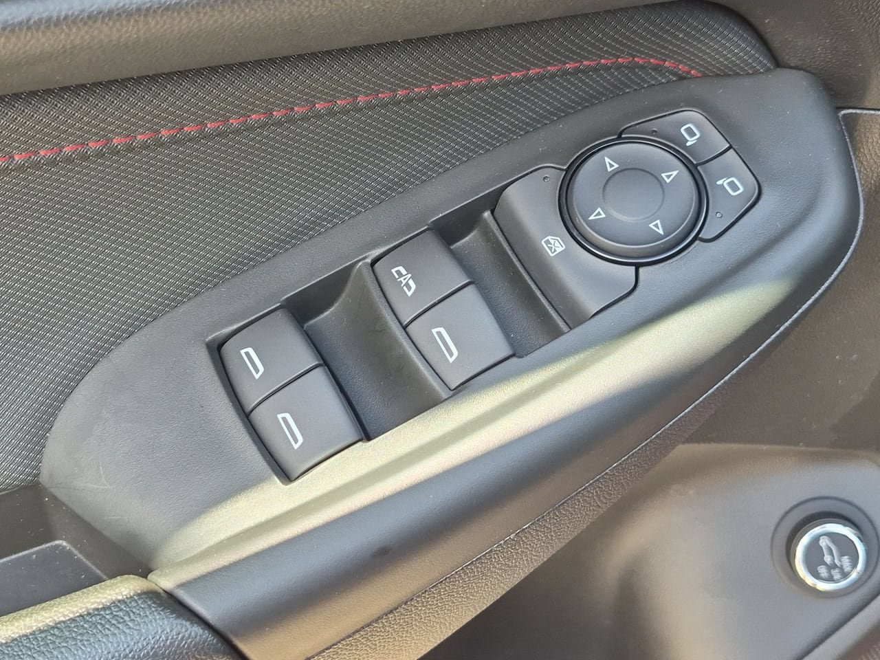 Used 2025 Chevrolet TrailBlazer RS w/ Convenience Package FWD image 9