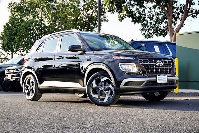 New 2026 Hyundai Venue SEL FWD image 2