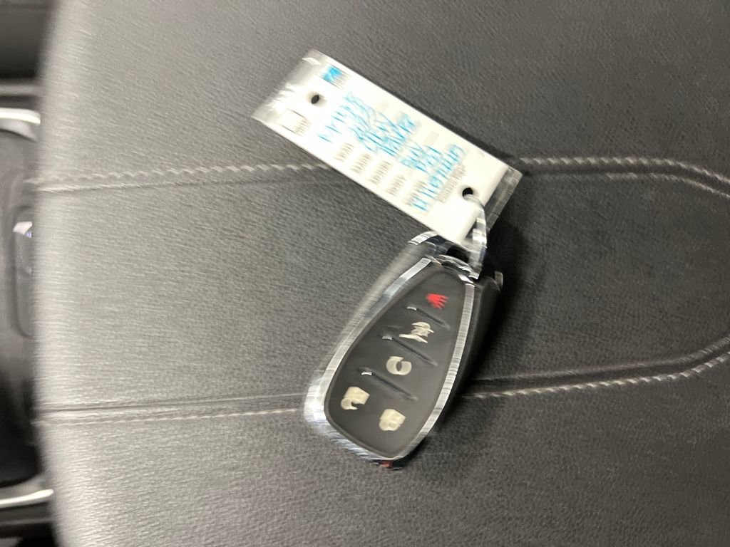 Used 2023 Chevrolet Traverse LT image 30