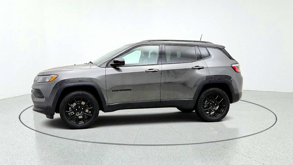 Used 2023 Jeep Compass Latitude w/ Sun and Sound Group AWD/4WD image 8