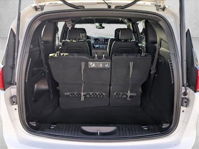 Used 2018 Chrysler Pacifica Touring-L Plus w/ S Appearance Package image 6