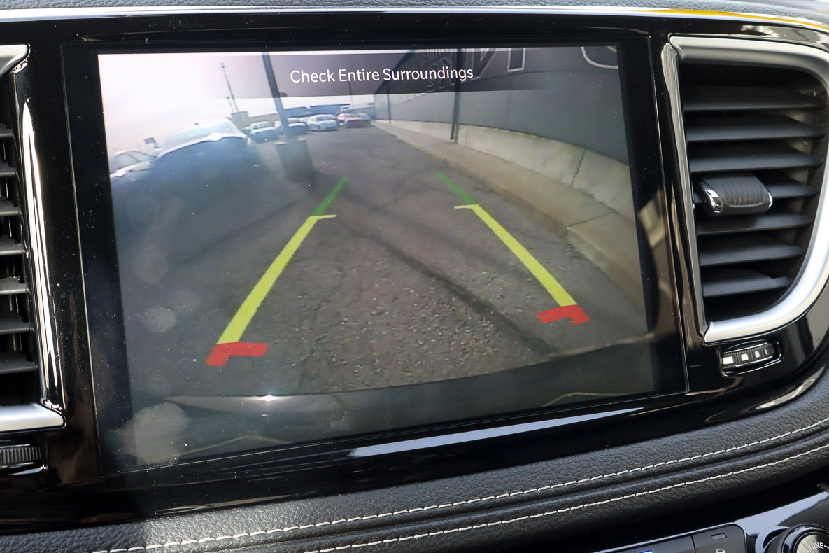 Used 2024 Chrysler Pacifica Limited FWD image 12