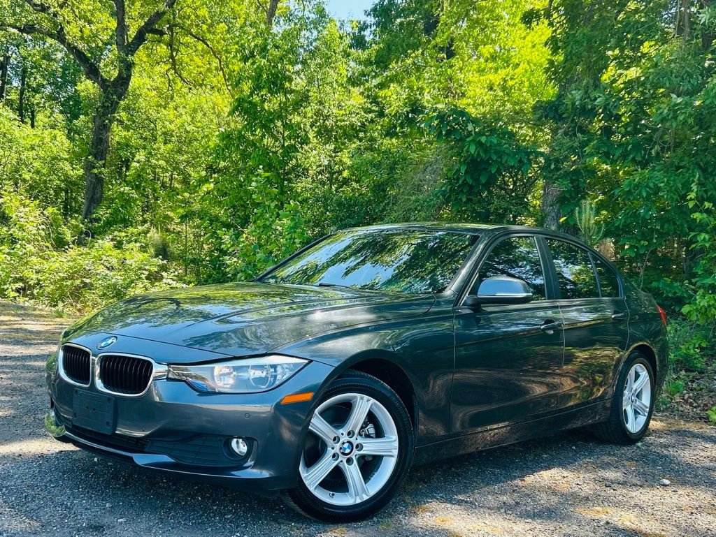 Used 2015 BMW 320i Sedan RWD image 2