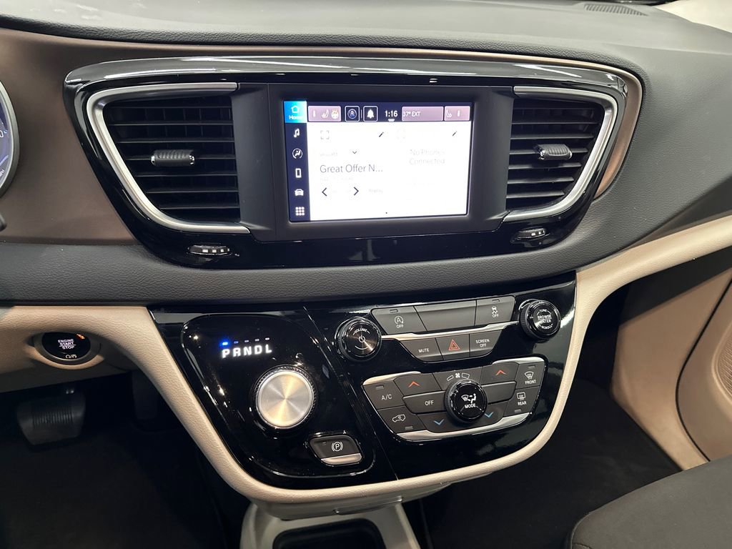 Used 2024 Chrysler Voyager LX image 30