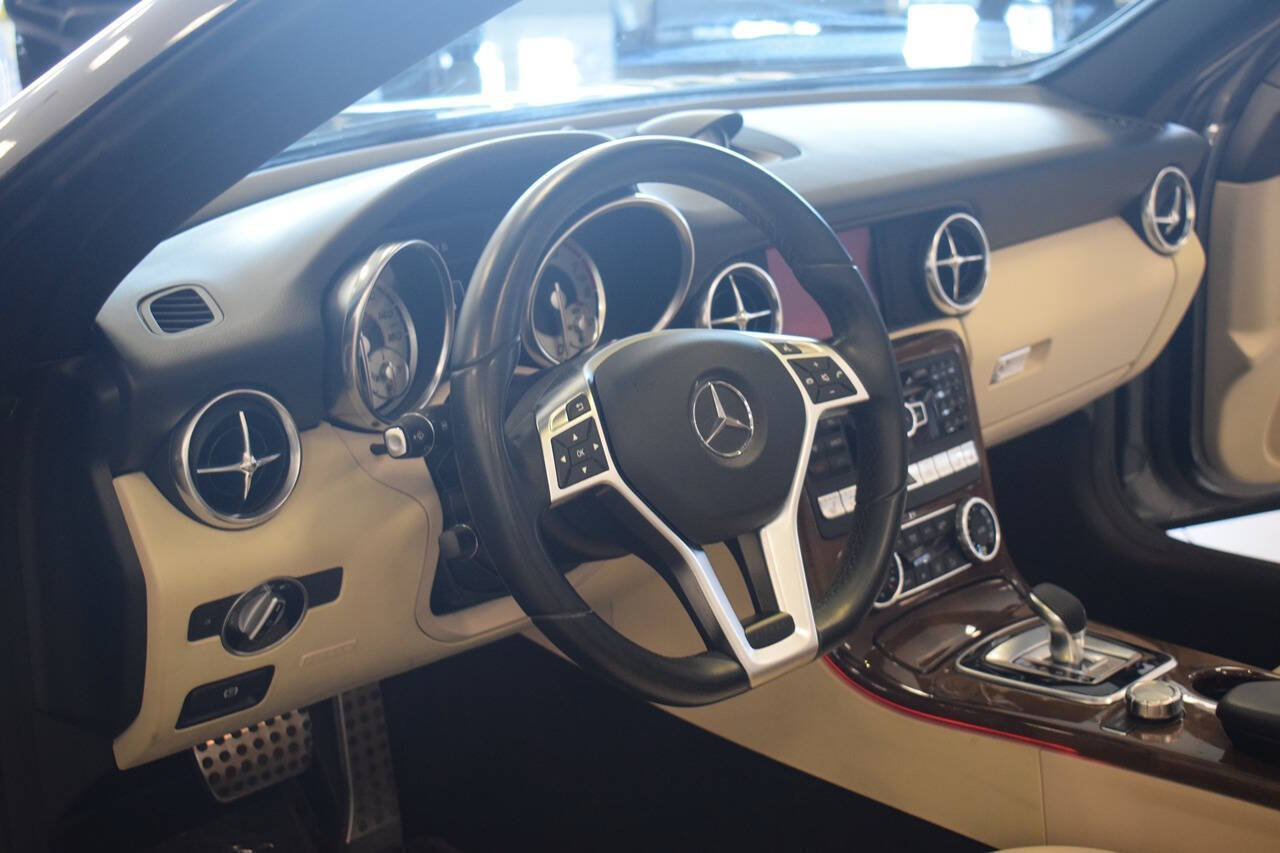 Used 2016 Mercedes-Benz SLK 300 image 19