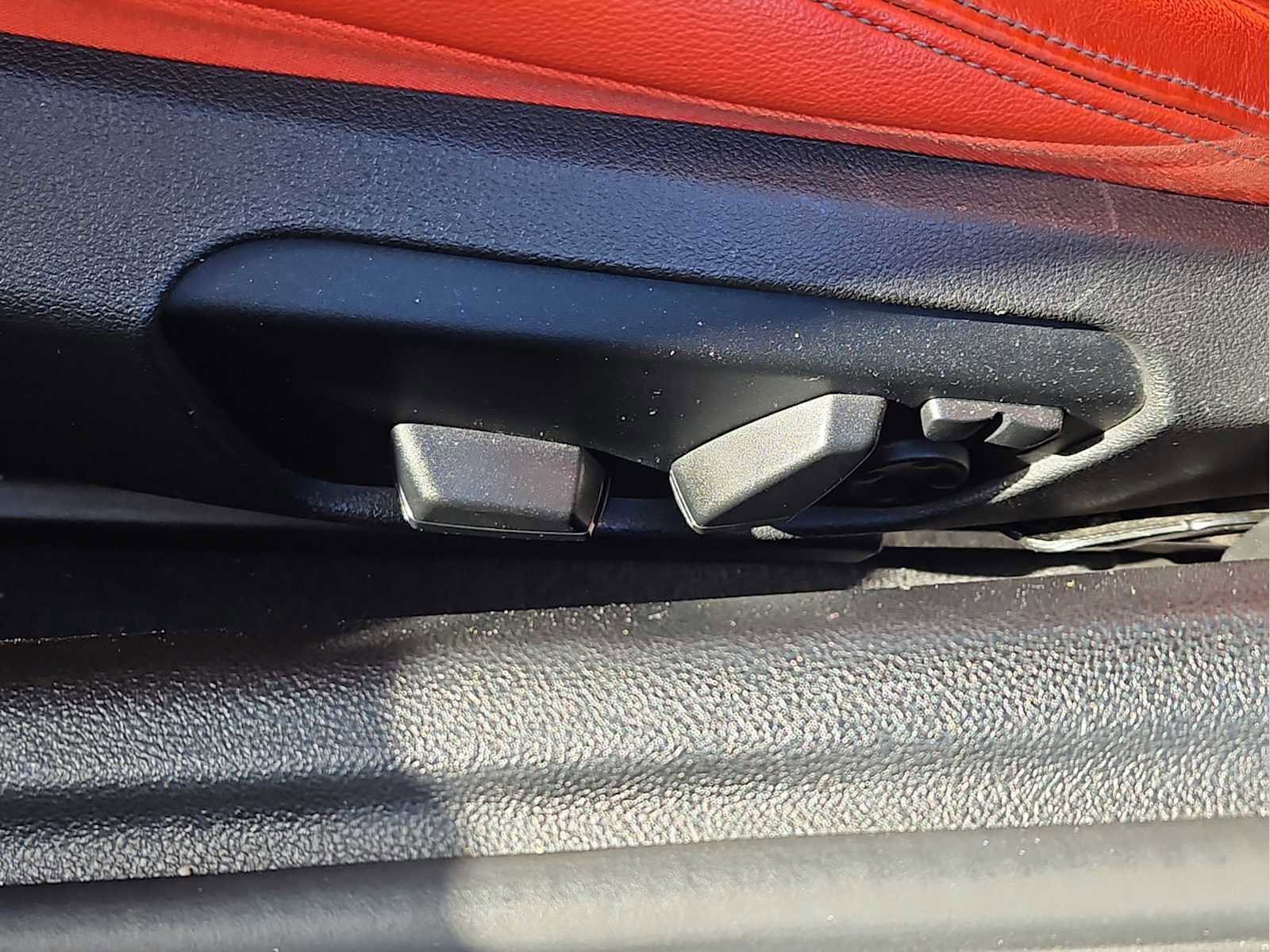 Used 2020 BMW Z4 M40i w/ Executive Package image 16