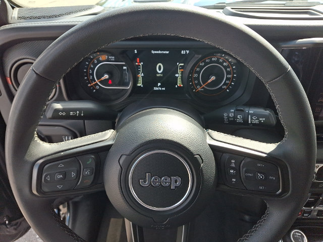 Used 2025 Jeep Wrangler Unlimited Rubicon AWD/4WD image 4