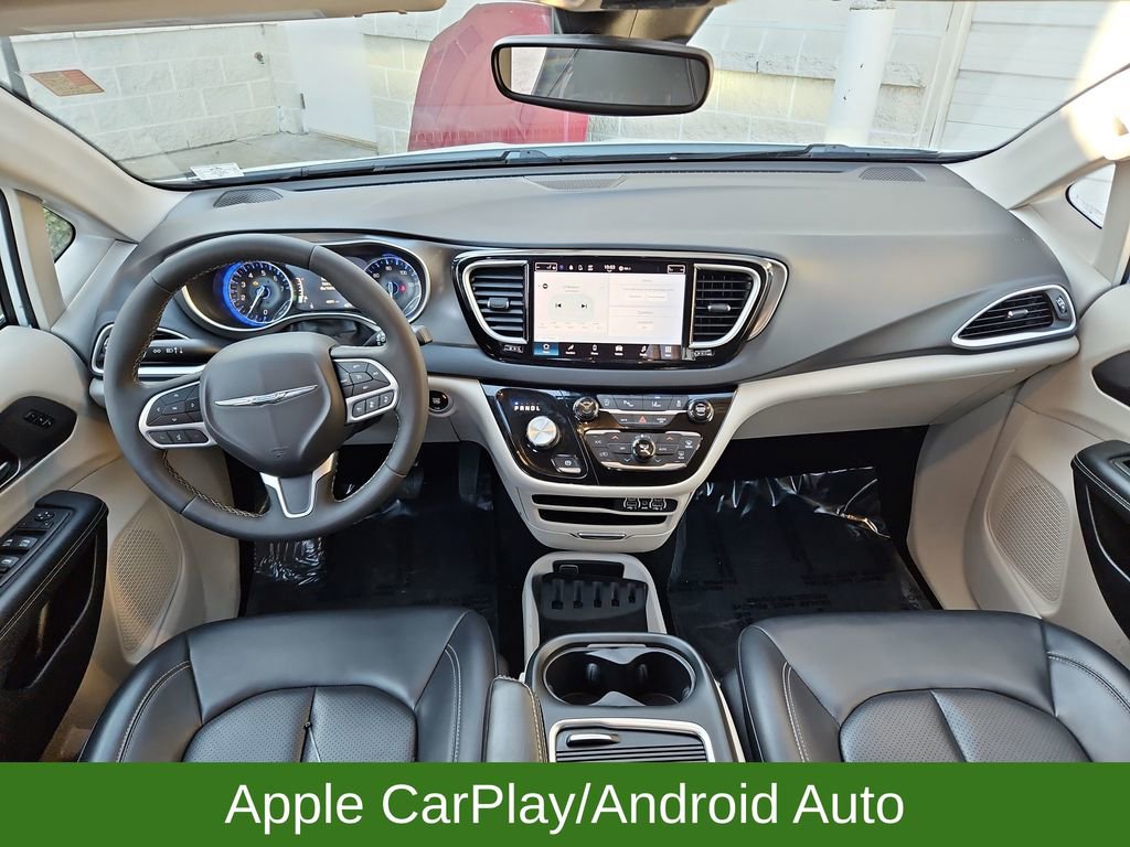 Used 2023 Chrysler Pacifica Touring-L image 9