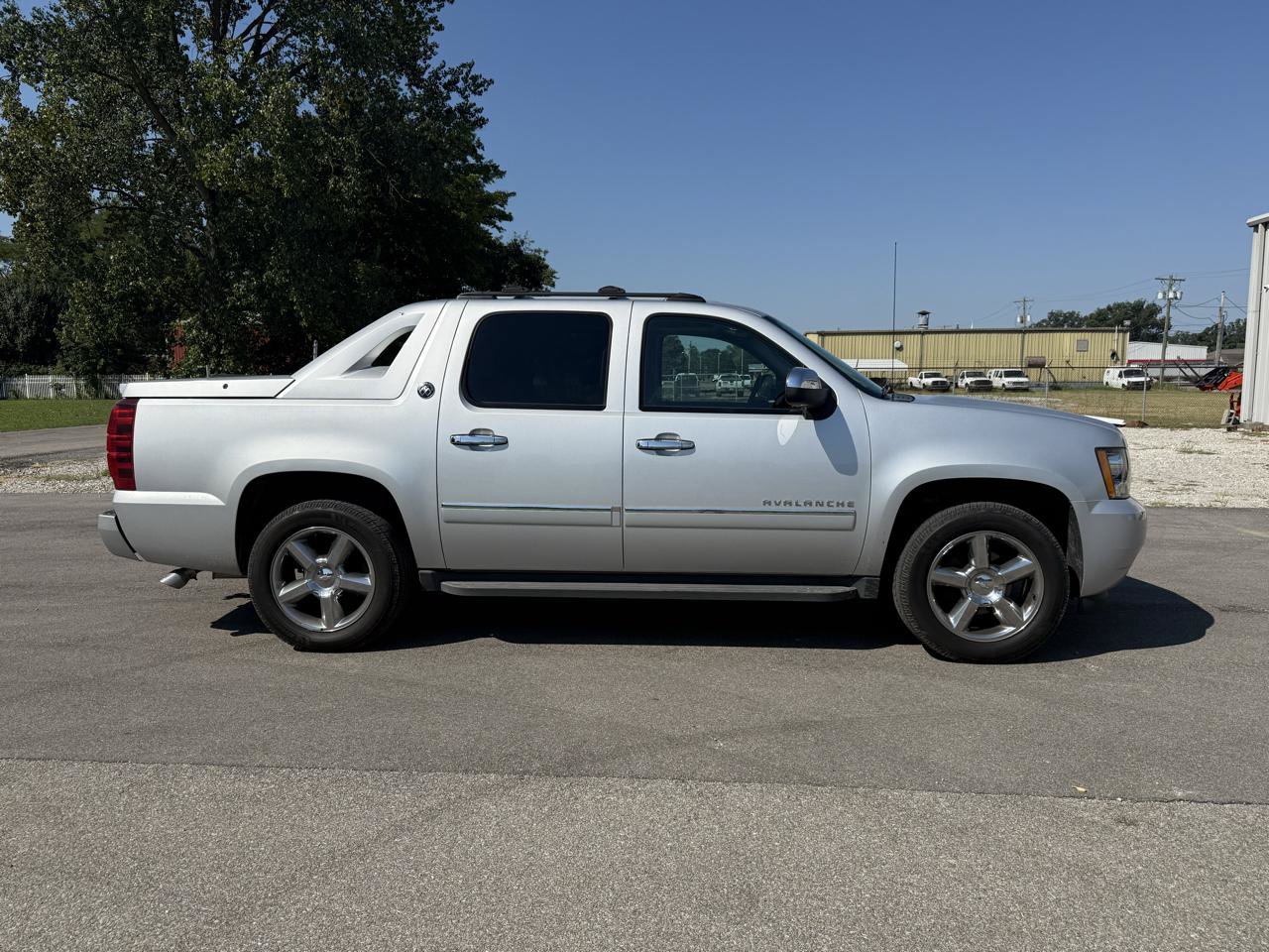 Used 2013 Chevrolet Avalanche LTZ AWD/4WD image 6