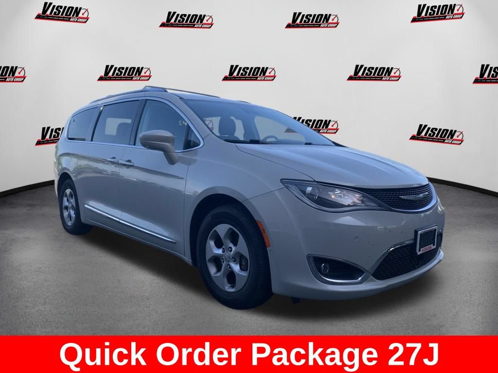 Used 2017 Chrysler Pacifica Touring-L Plus FWD image 6