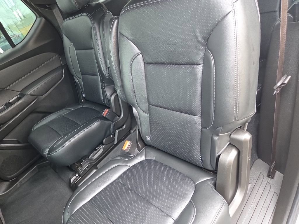 Used 2023 Chevrolet Traverse LT FWD image 31