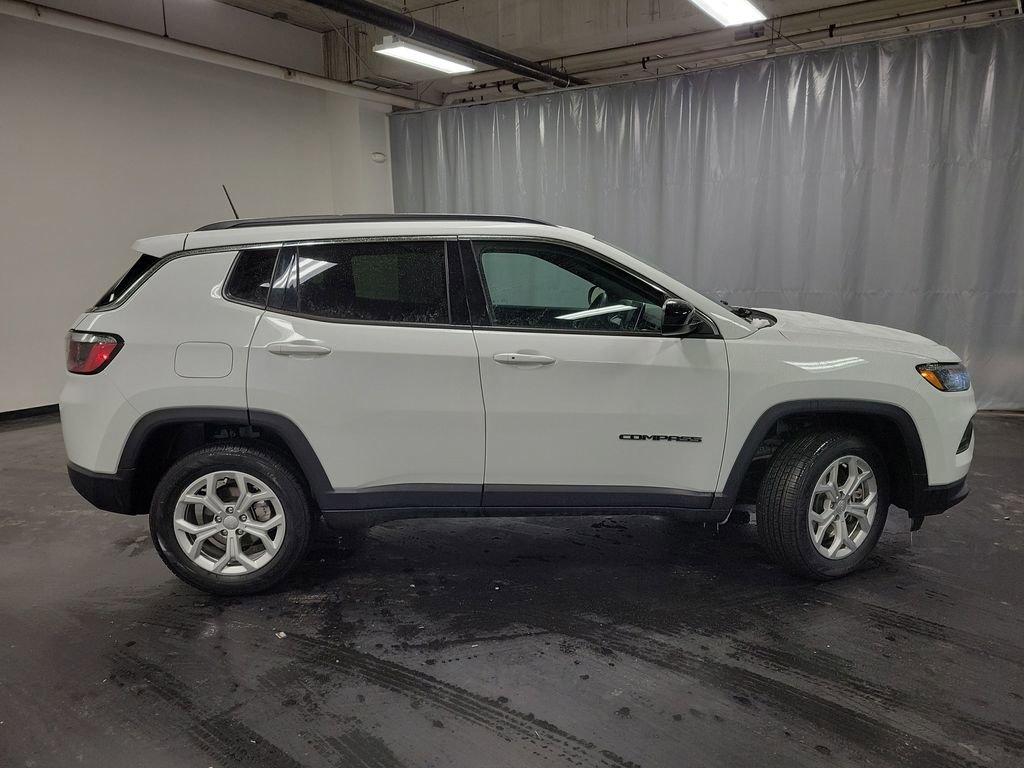 Used 2024 Jeep Compass Latitude image 9