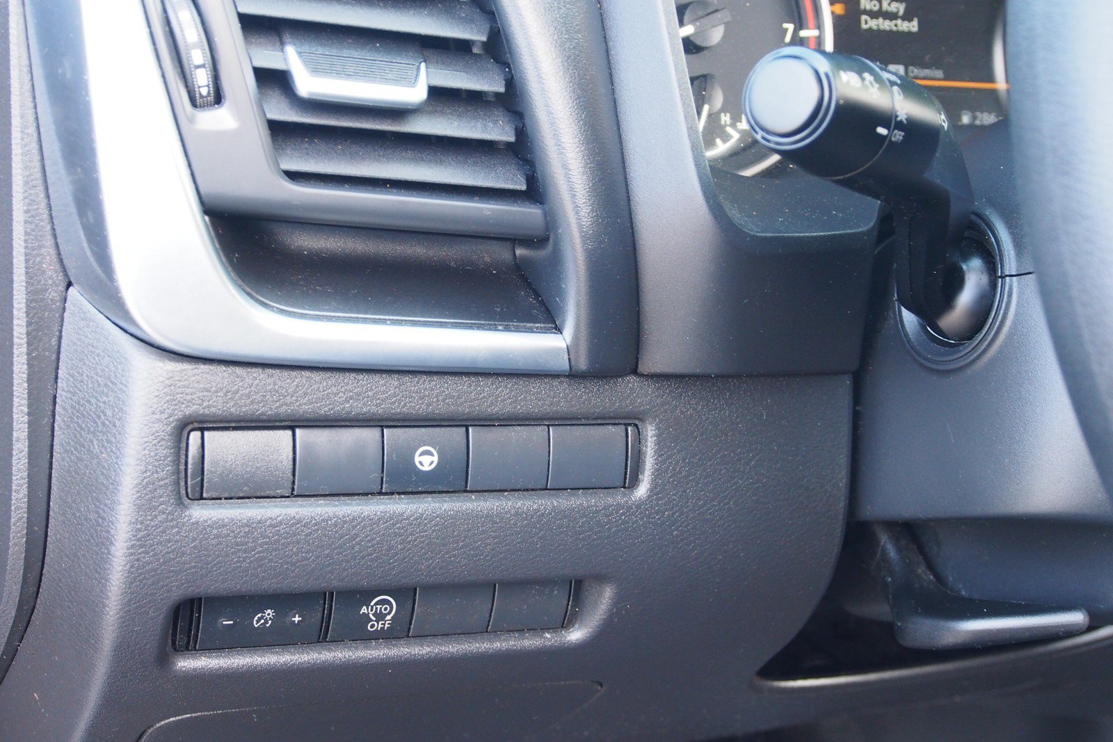Used 2023 Nissan Rogue SV FWD image 21
