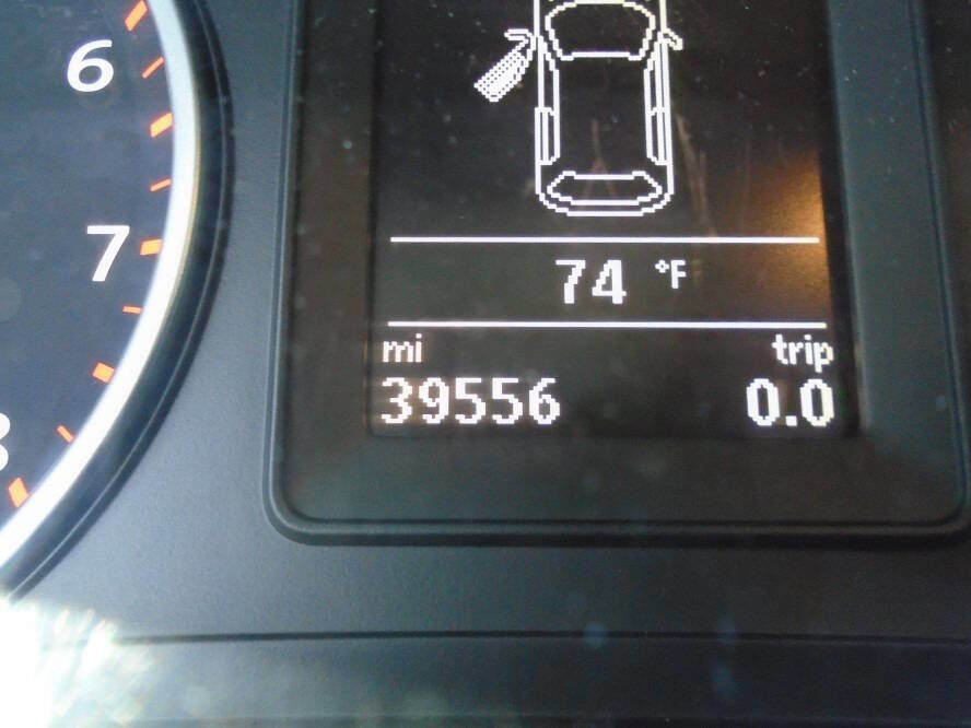 Used 2013 Volkswagen Tiguan S image 9